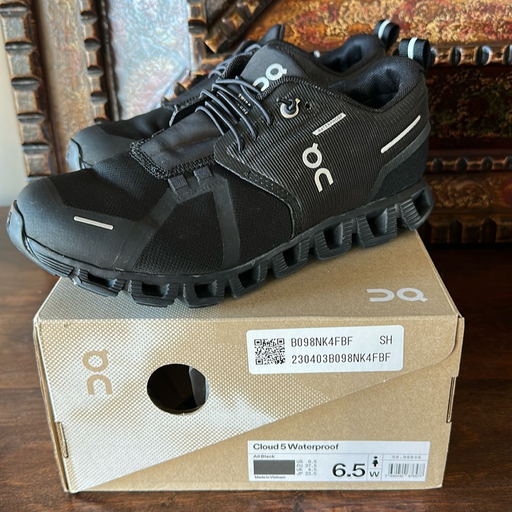 On Cloud Waterproof All Black Shoe 🖤